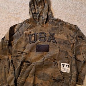 Under Armour Youth Size Medium USA Camo